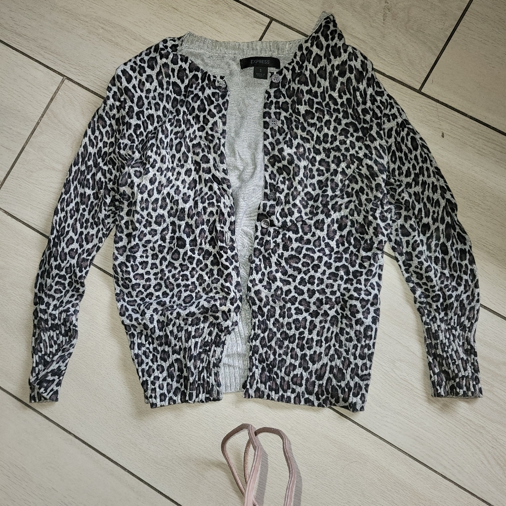 EXPRESS LEOPARD BUTTON UP